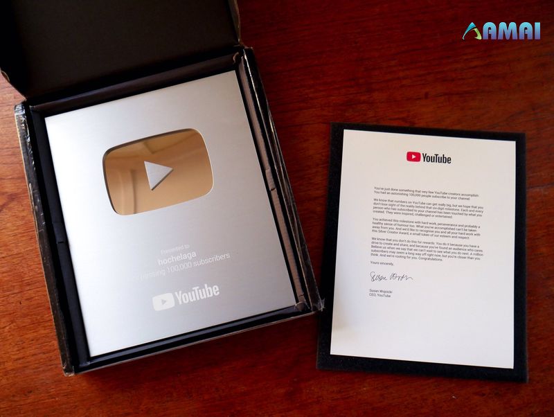 Giải thưởng Youtube Creator Awards bao gồm thư cảm ơn và nút lưu niệm